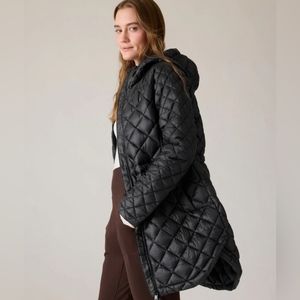 Athleta WHISPER FEATHERLESS PUFFER PARKA Size M Black Coat Jacket Quilted Puffer